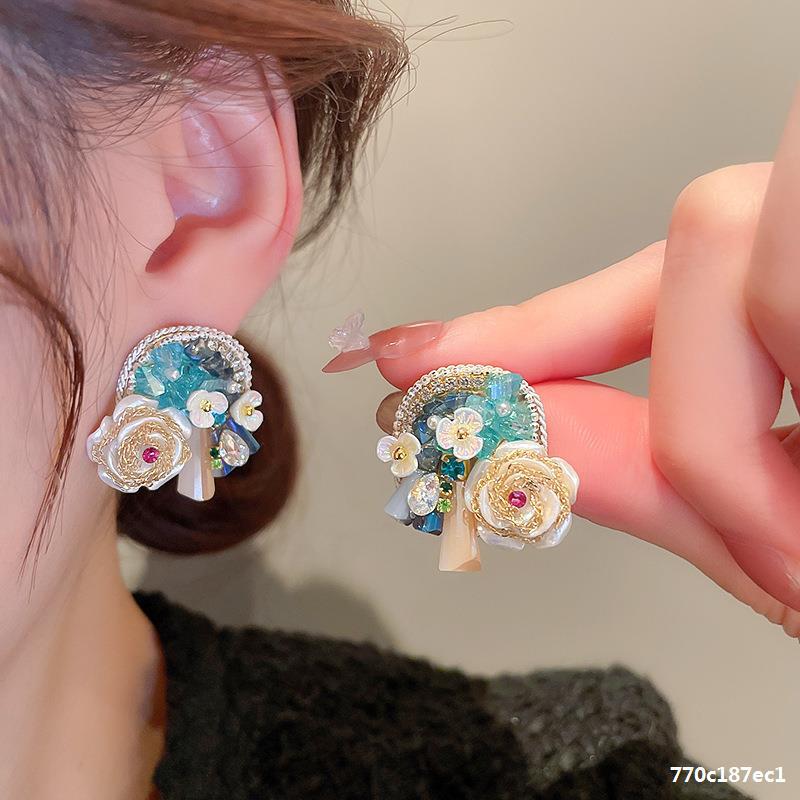 12g Weight Artificial Diamond, Crystal Inlay Material Earrings Classification 1 Pair Quantity Holiday, Daily Occasion Artificial Crystal Material Gold Plated Plating Heart Shape, Flower Pattern Women's Gender Plating, Inlay Design Sweet Style 1 Pair Sweet Heart Shape Flower Plating Inlay Artificial Crystal Artificial Diamond Crystal Gold Plated Earrings 2