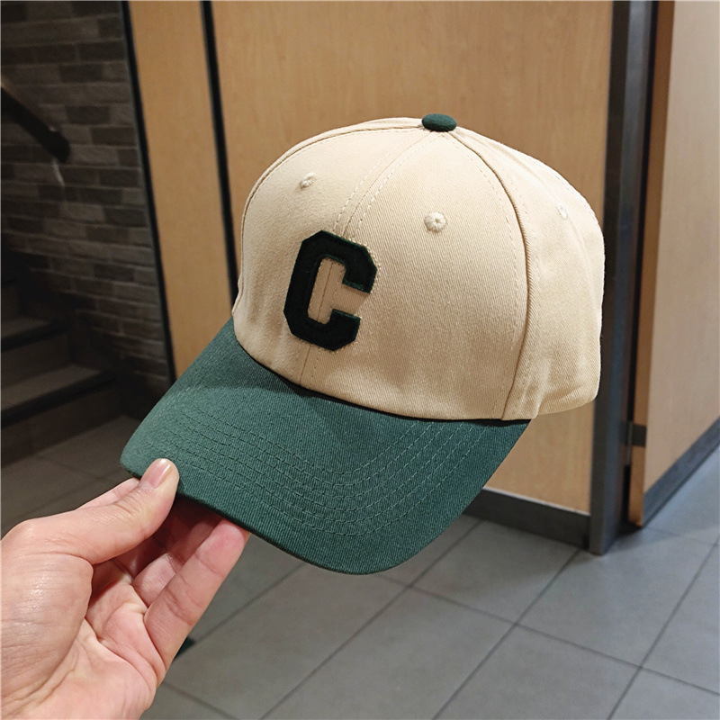 Gorra de béisbol estilo coreano con letras en patchwork para mujer, que estiliza el rostro, gorra de pico de pato con visera rígida para hombre.