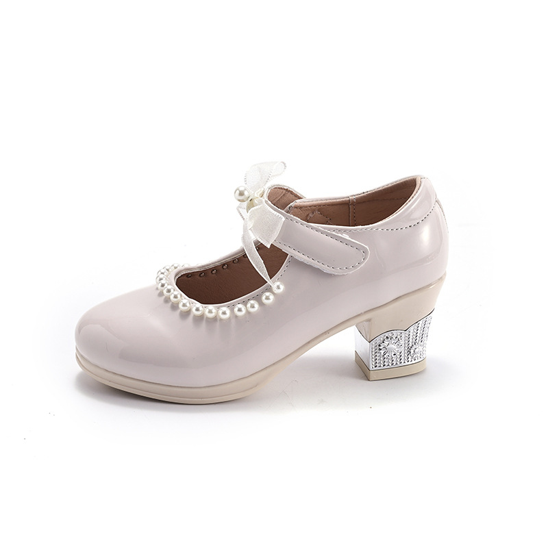 Zapatos de niñas verano 2026 nuevos zapatos de princesa de niños de tacones gruesos zapatos de lefour de niña pequeña zapatos de cuero