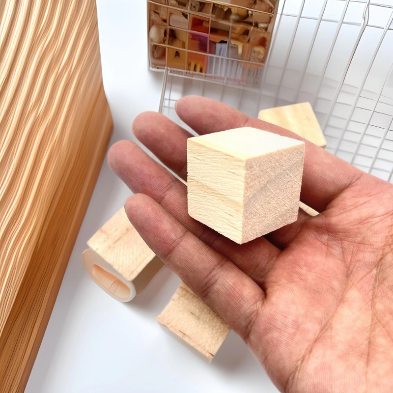 Juguete de hámster pequeño bloque de madera de pino bricolaje cubo de madera creativo oso dorado loro mordiendo los dientes pequeño juguete para mascotas