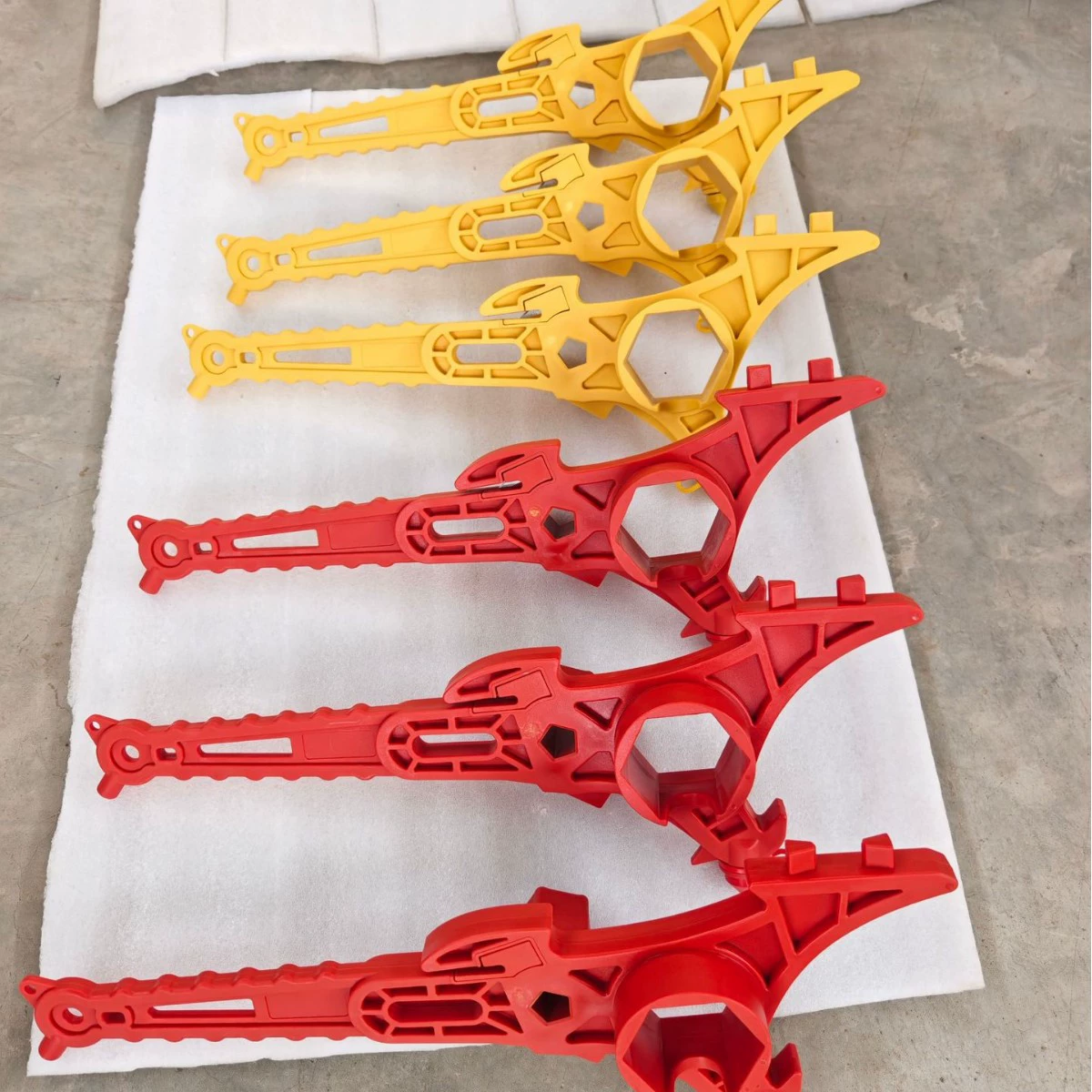 Пожарный многофункциональный легкий супер ключ, ключ для пожарного гидранта, термостойкое и устойчивое к атмосферным воздействиям, высокоинтегрированное пожарное оборудование.