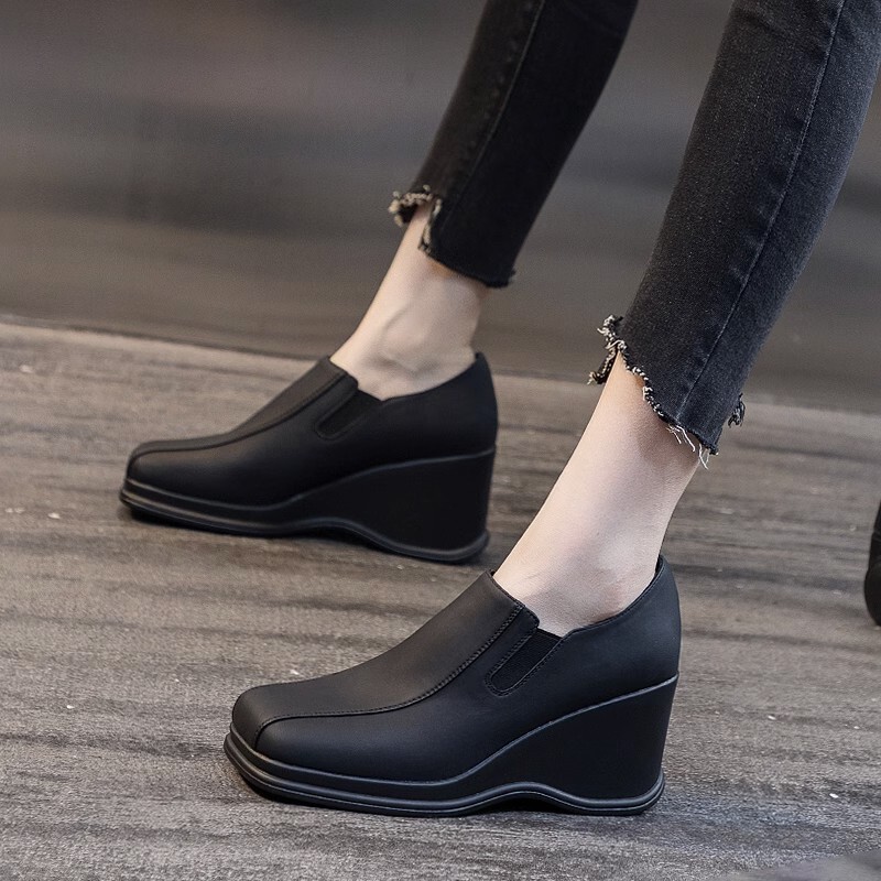 Wedge Shoes for Women 2025 New Autum Fashion Versatile and Comfortable Thick Heel Square Toe Deep Mouth Flats Women's Small Leather Shoes