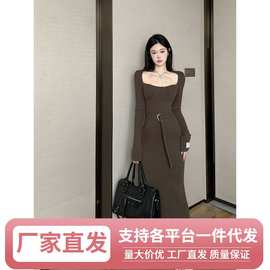 Wz韩版高级感气质方领连衣裙女冬季法式纯欲修身收腰显瘦包臀长裙