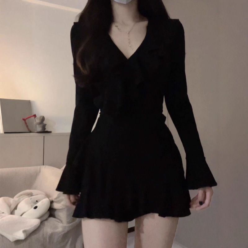 Pure Lust Sexy V Neck Long-Sleeved Dress for Women Autum 2026 New Slimming Look Ruffled Black Hip-Hugging Short Skirt