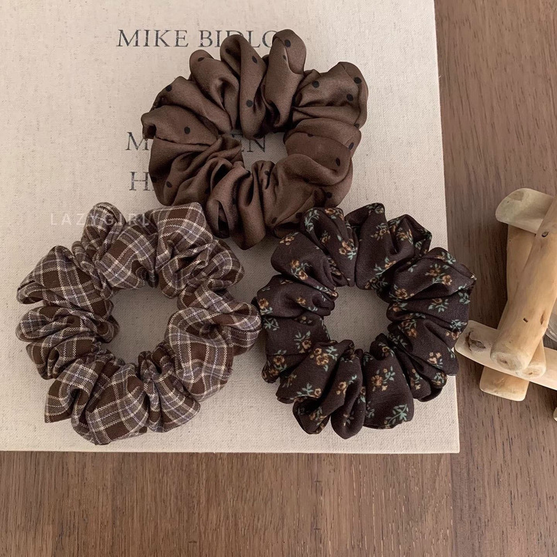 Brown-coffee color series~Elegant and simple floral fabric scrunchie, the same style as worn by Instagram bloggers, a basic and practical hair accessory, new from Korea Brown-coffee color series~Elegant and simple floral fabric scrunchie, the same style as worn by Instagram bloggers, a basic and practical hair accessory, new from Korea