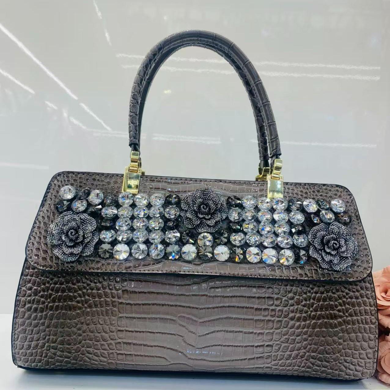 Màu xám đính cườm