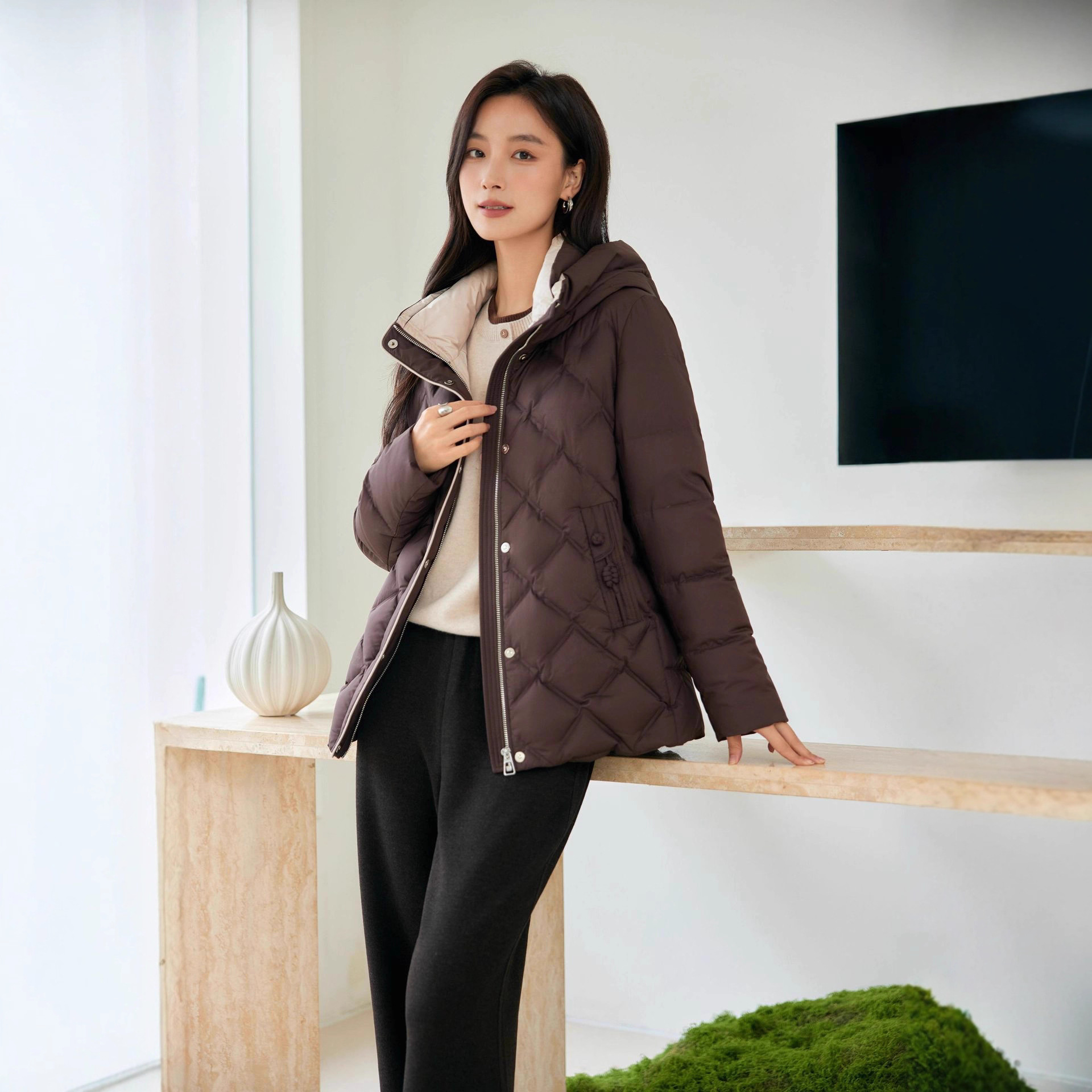 2025 Middle-Aged and Elderly Women's Short down Jacket Winter New Fashion Petite Mom Winter Goose down Coat Jacket