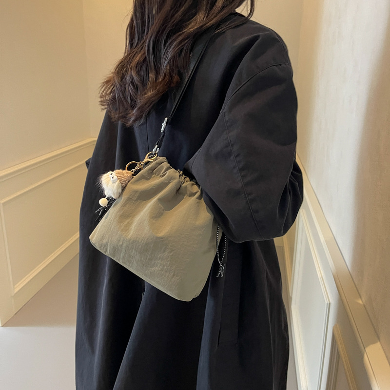 Bolso de tela de nylon transfronterizo bolso de brazo de mujer gran capacidad primavera y verano 2 bolsos 024 nuevo bolso de hombro ligero casual