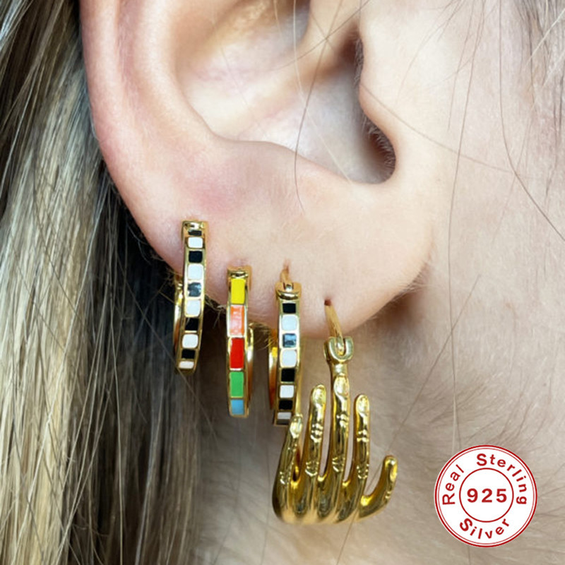 Nuevo europeo y americano ins creativo todo partido personalizado Sailor Moon abrazo moda elegante gota aceite diamante pendientes oído hebilla