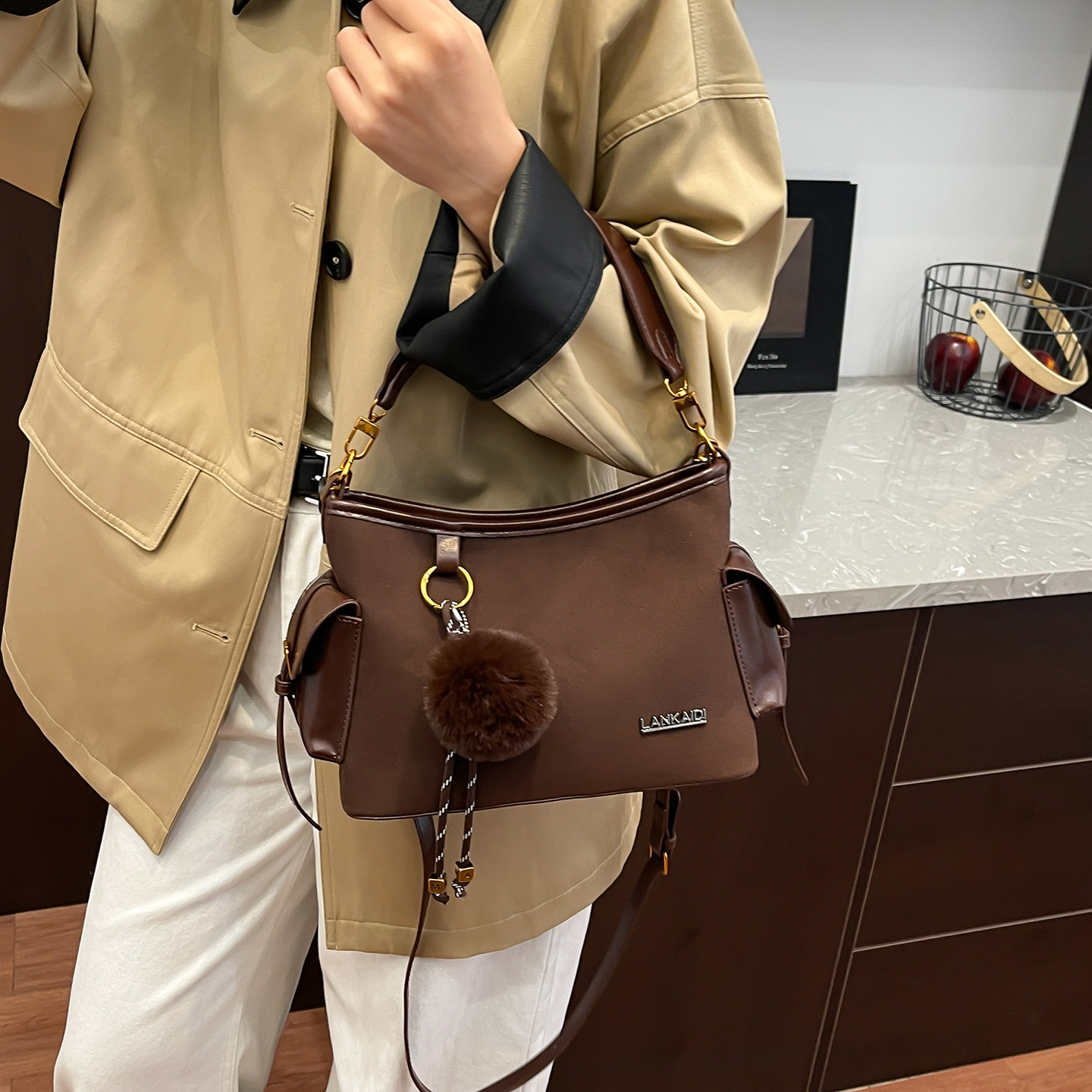 包包复古毛球挂饰腋下包2025新款女韩国时尚小众斜挎包单肩包