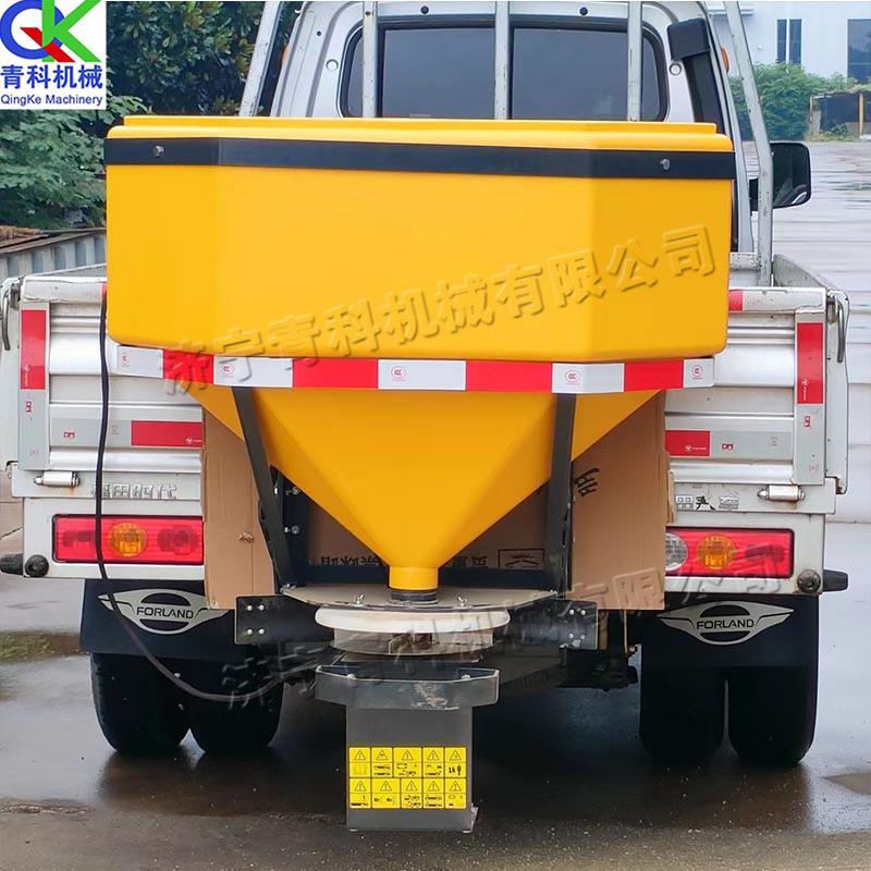 车载式小型撒布机 冰雪路面防滑融雪机 冬季路面化雪撒盐机