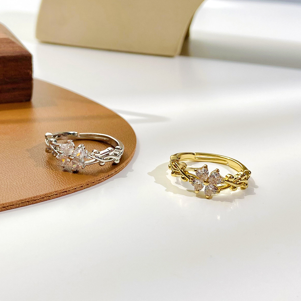 Fashion retro micro-encrusted zircon four-leaf clover copper ring