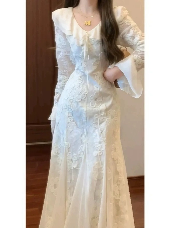 法式重工蕾丝连衣裙子女2025新款今年流行气质显瘦喇叭袖长裙子秋|undefined