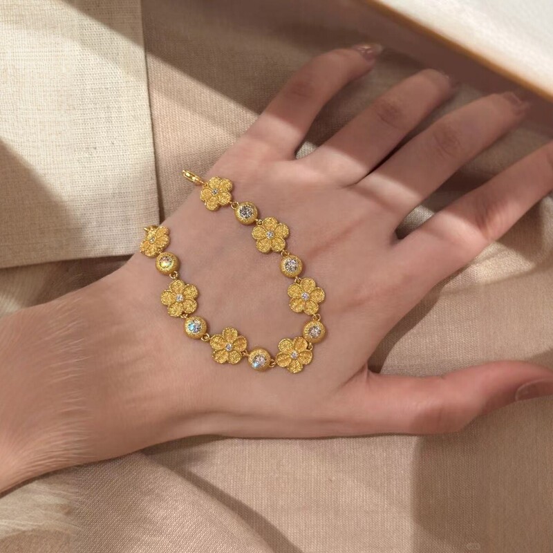 Xiaohongshu's Popular Embroidered Small Gold Flower Bracelet, Traditional Gold Brushed Bubble Diamond Flower Bracelet, Niche Design Xiaohongshu's Popular Embroidered Small Gold Flower Bracelet, Traditional Gold Brushed Bubble Diamond Flower Bracelet, Niche Design