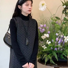 �͹Ż�ɫ���cë�ر����B��ȹŮ�ﶬ���L��С����A�֟o�䱳��ȹ