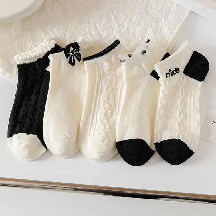 Women's socks short socks spring and summer thin low-top boat socks Korean version of Joker student breathable deodorant short socks wholesale