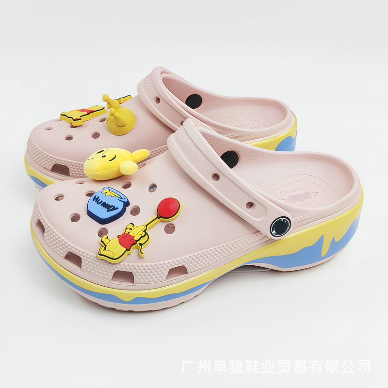 Nuevo Winnie the Pooh nubes agujero zapatos zapatillas de cabeza de mujer zapatillas de playa altura zapatos cordones de flores fábrica al por mayor