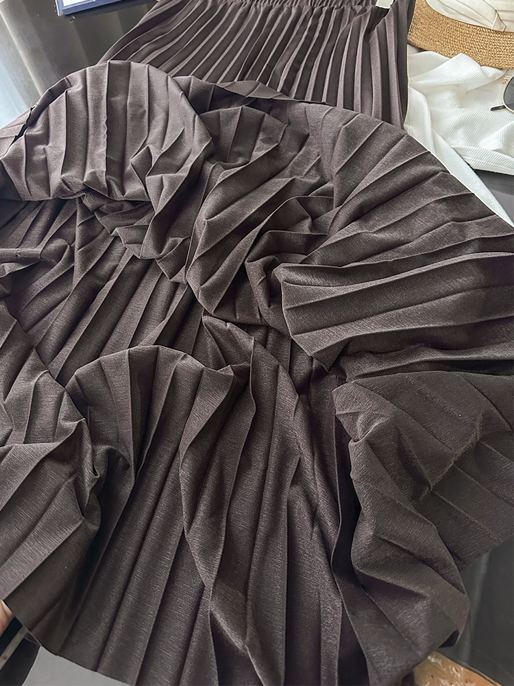 Fitted pleated skirt, high waist