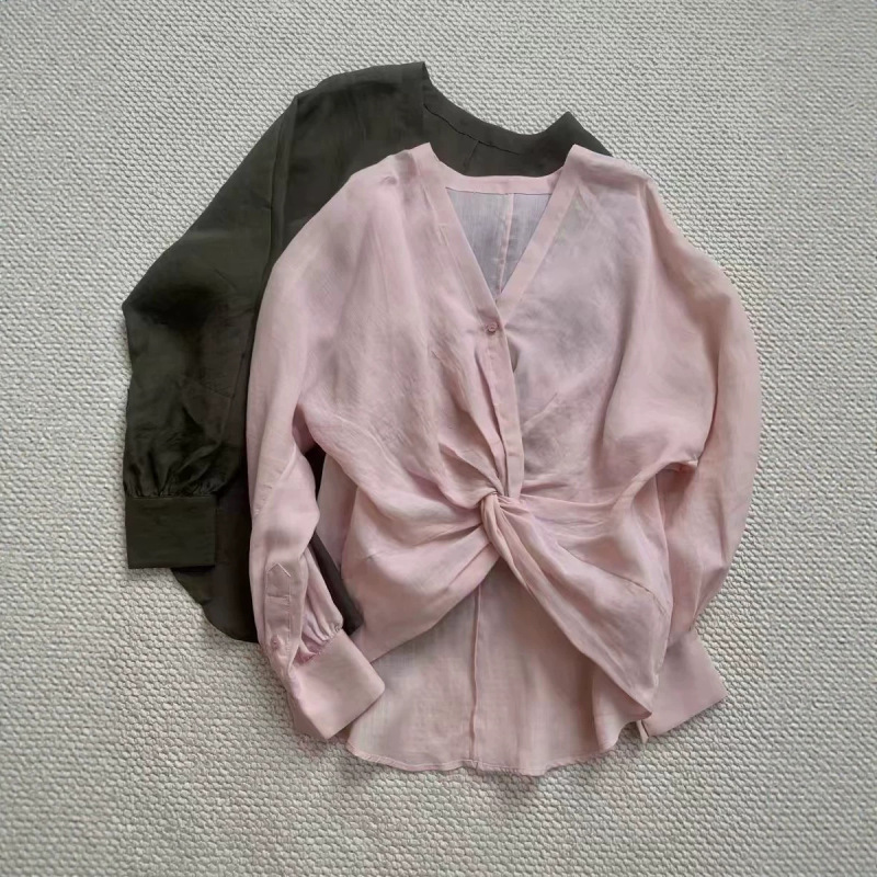 Recommended! Low-Saturation Pink V-Neck Twist-Design Ramie Shirt for Women, Summer Relaxed and Lazy Style Sun-Protective Top