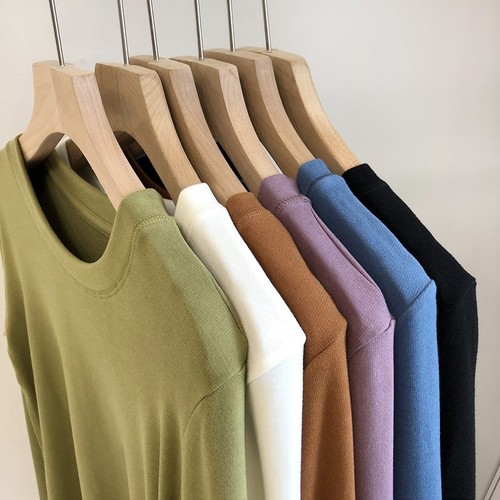 Women's winter 2025 Korean version of the base shirt, stylish and fashionable, slimming long-sleeved women's INS trendy outfit.