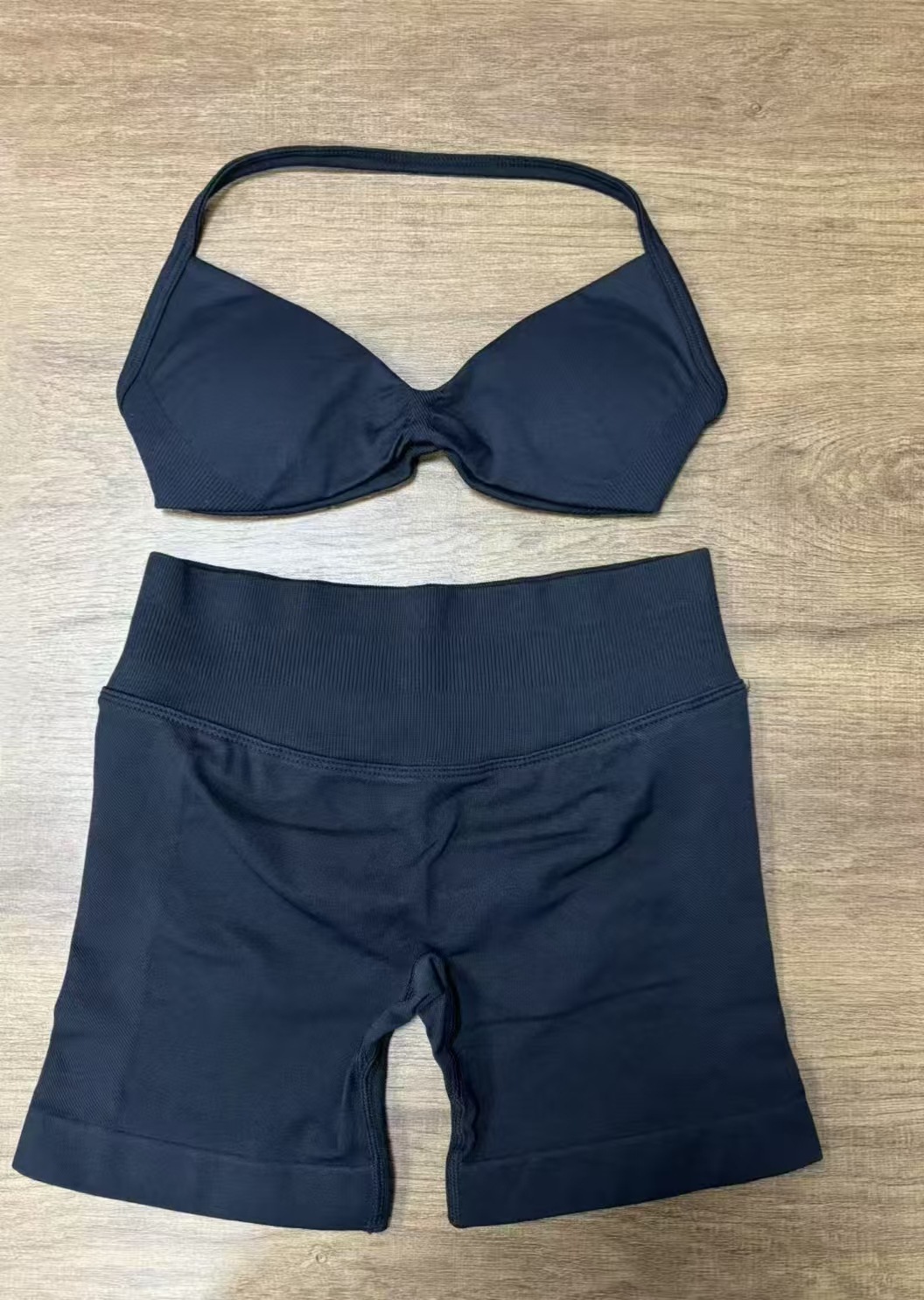 Conjunto DF Amazon pantalones cortos explosivos sujetador pequeño alto elástico superfino nailon halter cuello hermoso chaleco deportivo trasero
