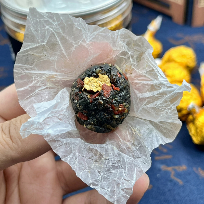 Ejiao Black Sesame Balls (30 Pills) — High-Calcium Low-Sugar Mulberry & Walnut Herbal Confection in use