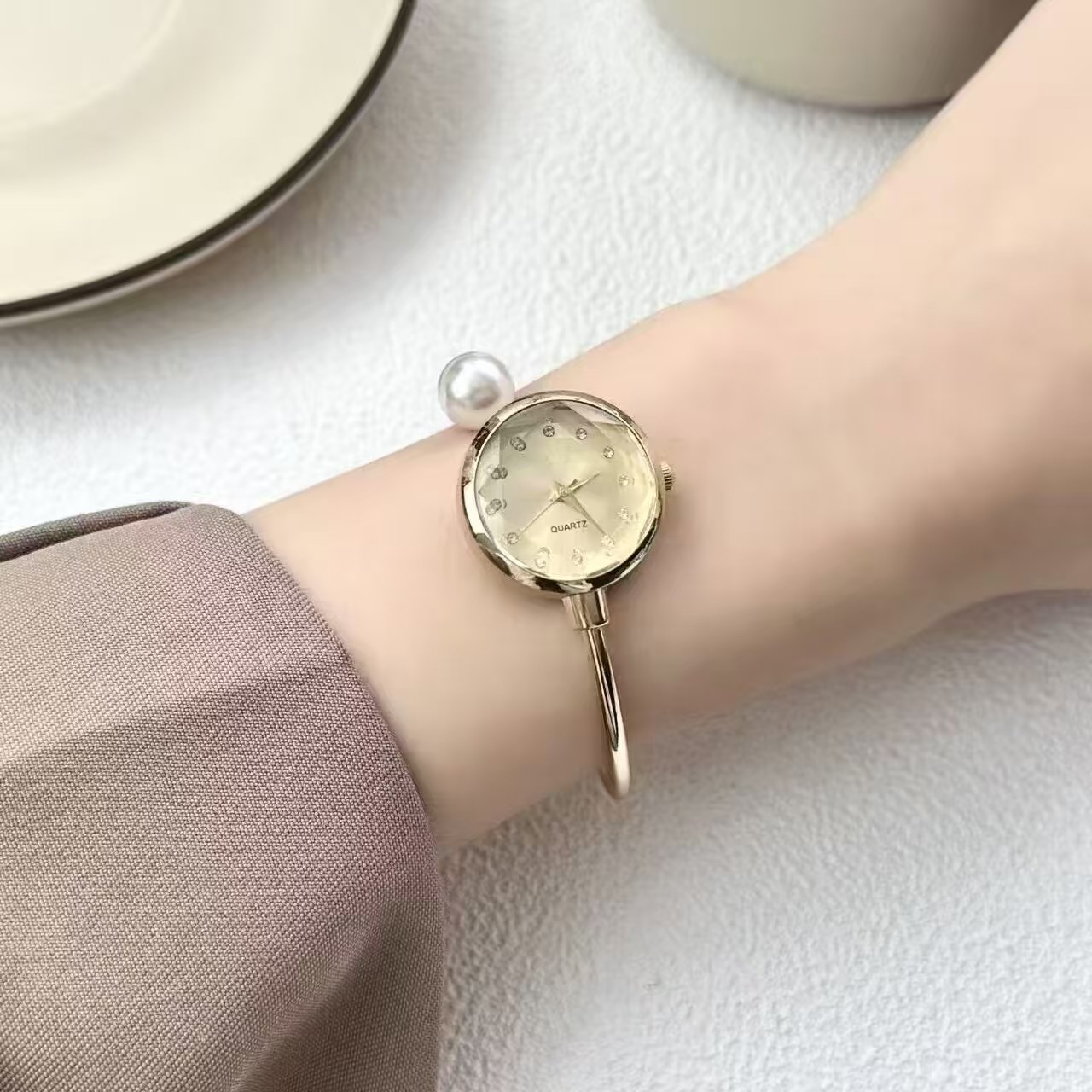 Reloj con Esfera Degradada de Nácar Dorado S1365A