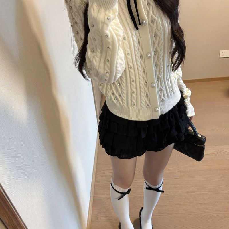 2026 Chanel-style rhinestone long-sleeve knitted cardigan for women, autumn and winter, elegant and desirable short sweater coat 2026 Chanel-style rhinestone long-sleeve knitted cardigan for women, autumn and winter, elegant and desirable short sweater coat
