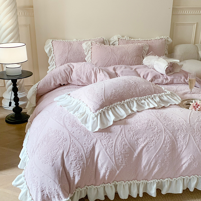 Telado de terciopelo de leche de cuatro piezas princesa viento no estático terciopelo bebé desnudo dormir A clase de kit de madre y bebé grueso y cálido