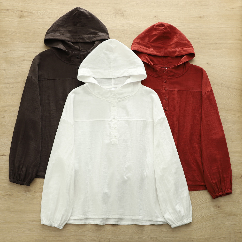 Comfortable autumn shirt with hood