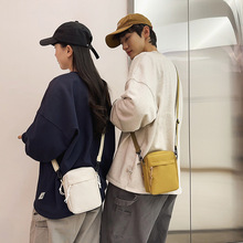 个性潮牌港风情侣单肩包男百搭休闲街头学生斜挎包女简约纯色布包