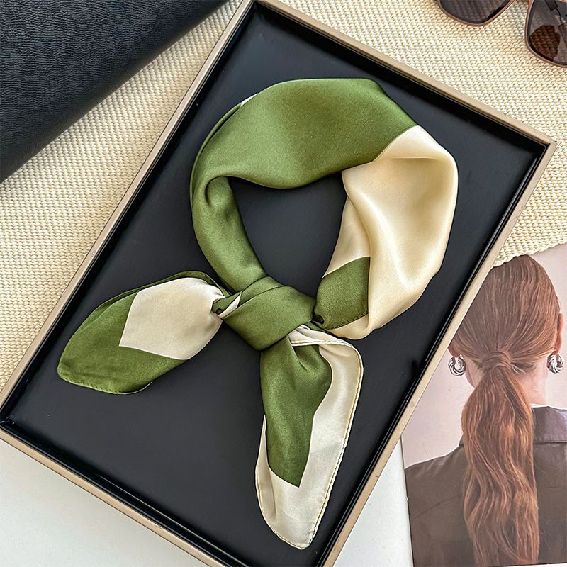 Bufanda de seda, bufanda cuadrada pequeña, sensación de alta gama, nuevo bolso de todo fósforo, pañuelo en la cabeza, cinturón para el cabello con camisa, bufanda decorativa, chal pequeño