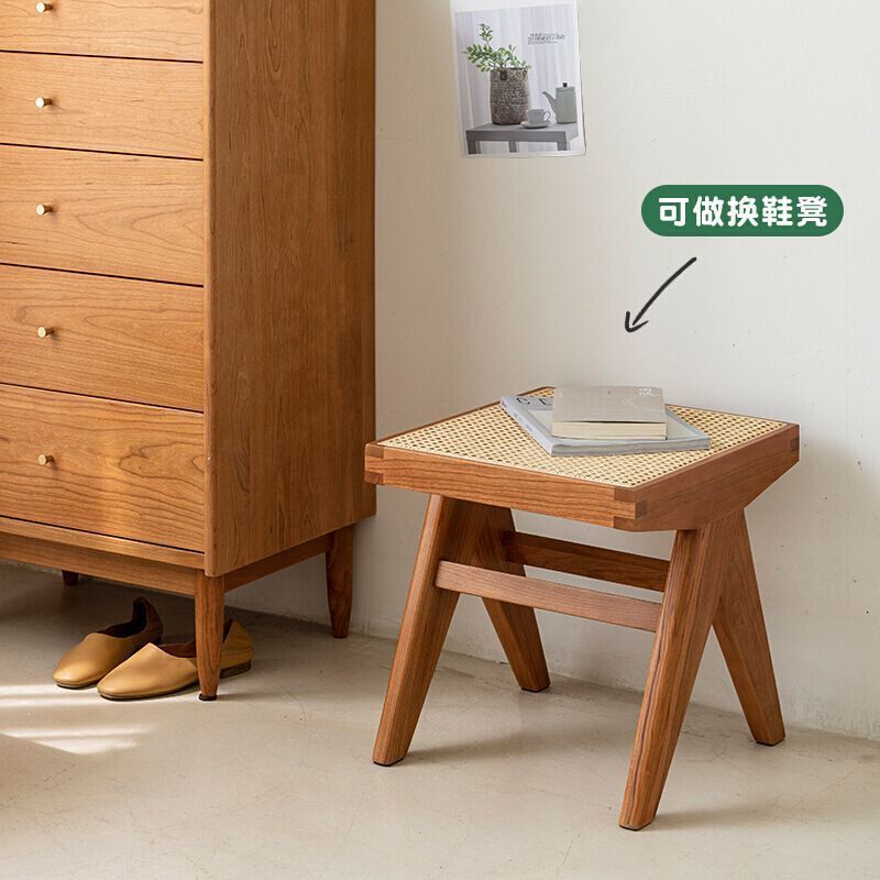 中古の藤編みの長い腰掛けのベッドの尾の腰掛けの試着室の実木の小戸型の藤編みの椅子の民宿の日本式の靴の腰掛け|undefined