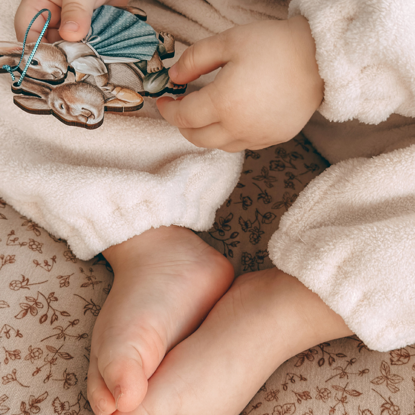 Conjuntos de ropa de algodón cálida para niños y niñas europeos y americanos de otoño e invierno, pijamas y chaquetas gruesas de invierno con relleno de algodón para niñas.