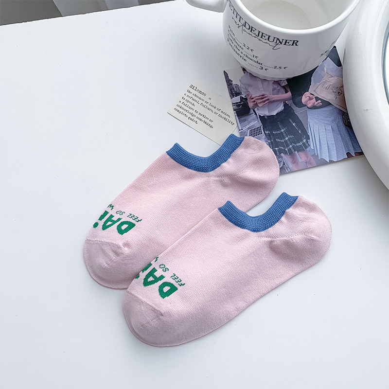 Calcetines de barco de algodón no caen tacones, calcetines cortos de color superficial, absorción de sudor, calcetines transpirables, calcetines de mujer anti-balling, Zhuhai al por mayor.