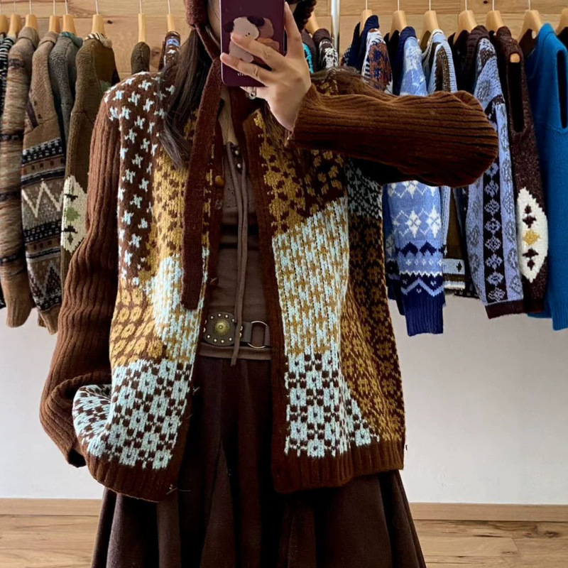 Vintage-inspired color-blocked jacquard sweater cardigan for women, 2026 new autumn and winter versatile knit top 1632 Vintage-inspired color-blocked jacquard sweater cardigan for women, 2026 new autumn and winter versatile knit top 1632