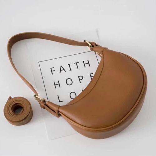 Designer niche women's bag for leisure and commuting, crescent moon crossbody bag, versatile dumpling bag with a sense of elegance.