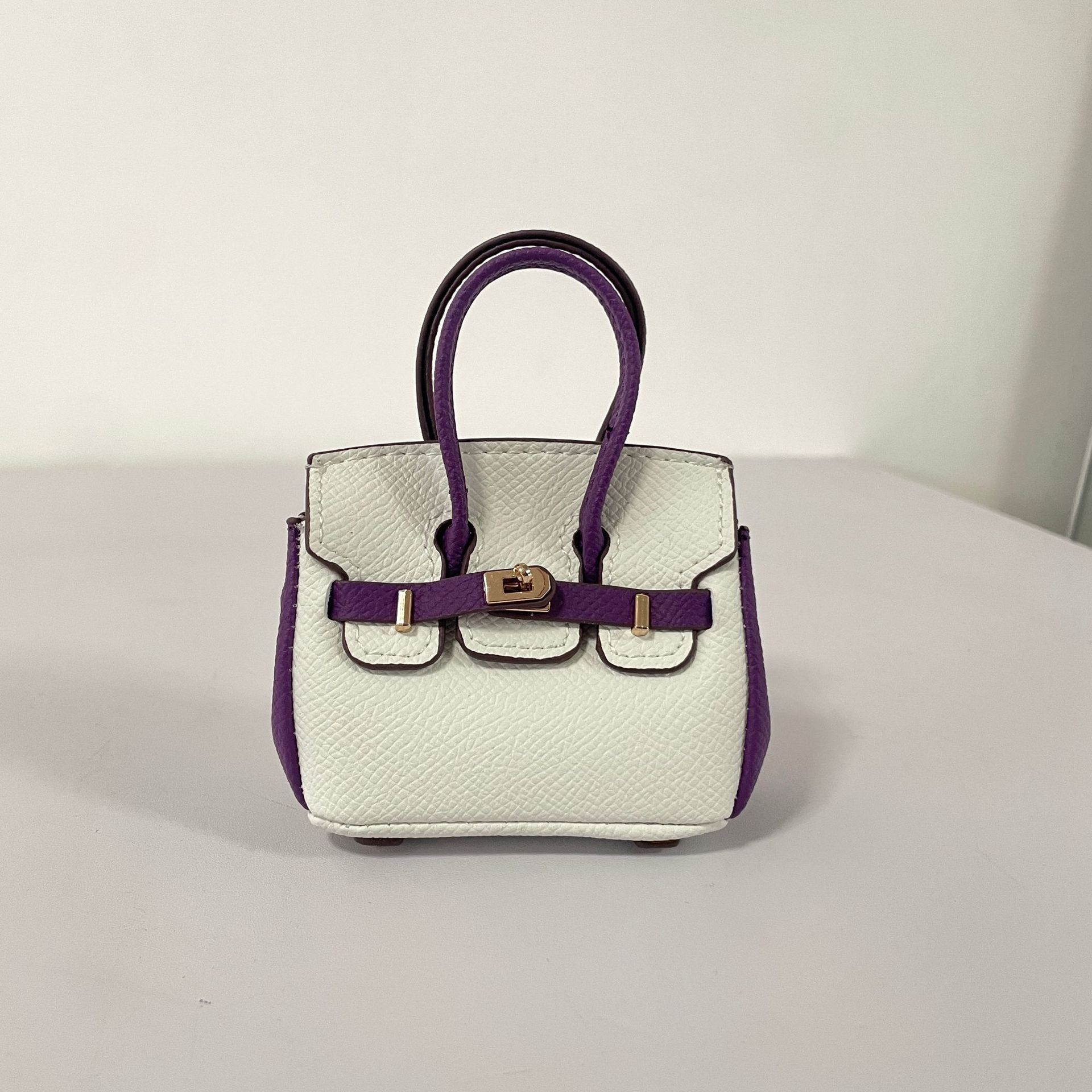 Mini colgante de bolsa de platino de color de contraste, colgante de bolsa de auriculares sobre rojo de alta gama, colgante de llavero de coche, colgante al por mayor