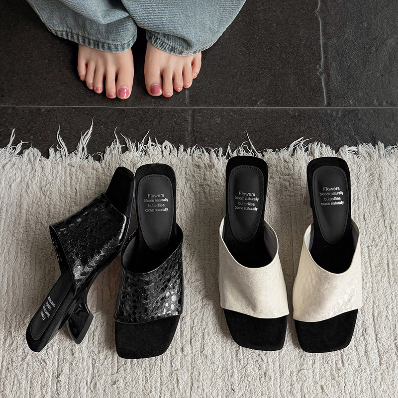 Sandal cao gót nữ mũi vuông hở ngón, gót xuồng 7 cm, da cừu mềm — màu đen, màu trắng ngà