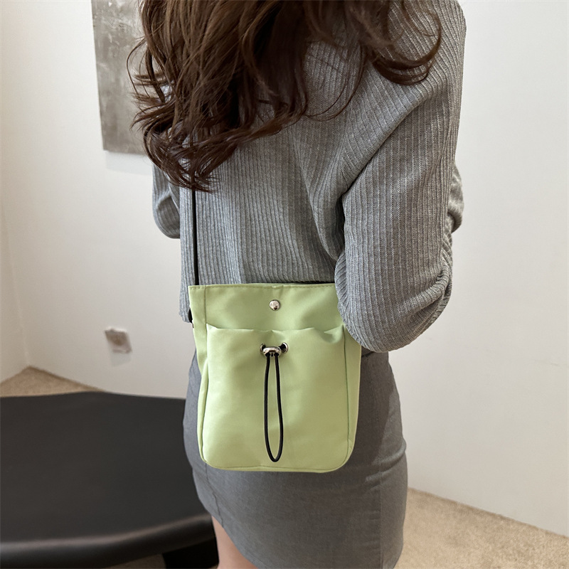 Bolsos de teléfono móvil de viento minimalistas para mujeres japonesas y coreanas bolsos de lona ligeros de cuerda de dibujo mini multifuncional bolsos de cambio de hombro