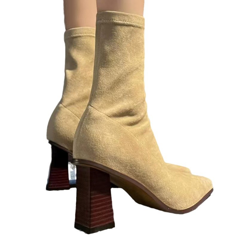 Sapato de cano alto cor damasco para mulheres, salto grosso, bico fino, versátil, novo modelo outono/inverno 2024, estilo coreano, camurça elástica e modelagem slim._voghion.com