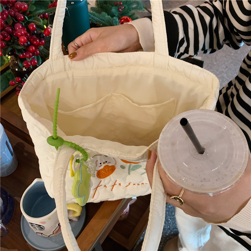 112291 Fresh and delicate quilted embroidered tote bag, a canvas bag for female students' classes, a simple and artistic shopping bag undefined