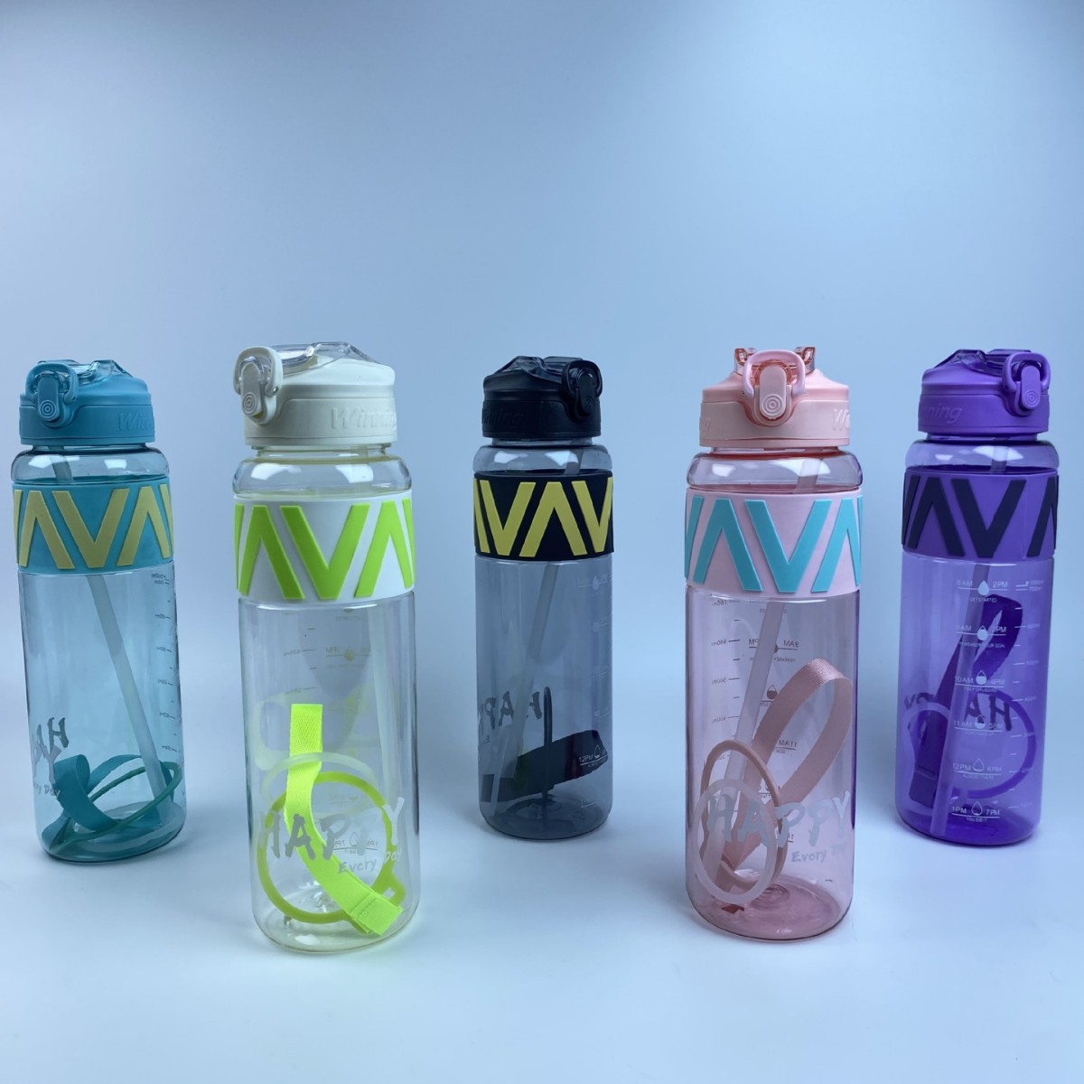 Taza con pajita simple y de moda, portátil universal, plástico resistente a altas temperaturas, gran capacidad y diseño inclinado.