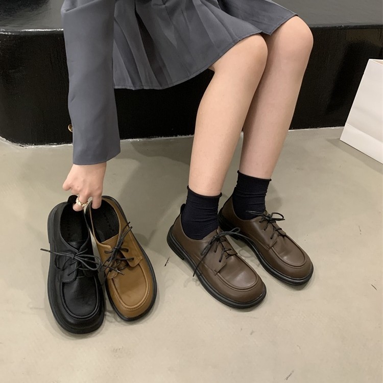 영국 스타일 레트로 두꺼운 바닥 로퍼 여성의 2023 가을과 겨울 새로운 레이스 업 조커 작은 가죽 신발 일본 jk 신발 유행