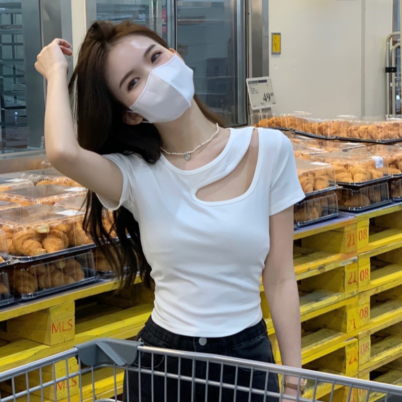 2023 New Summer Pure Desire Style Design Sense Hollow-out Slim-fit Short Base Shirt Short Sleeve T-shirt Women's Foreign Trade Wholesale