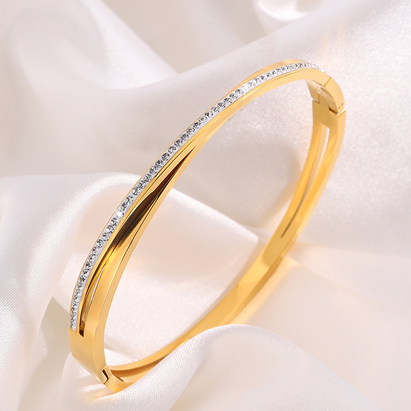 Nueva personalidad de tres capas de barro y diamantes brazalete de acero inoxidable para mujer, diseño de nicho de alta calidad, joyería de pulsera de acero de titanio