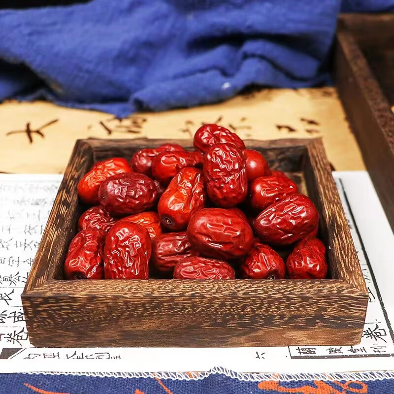 Dried Red Dates 500g Xinjiang Jujube Da Zao Whole Fruit Herbal Snack and Tea Ingredient in use