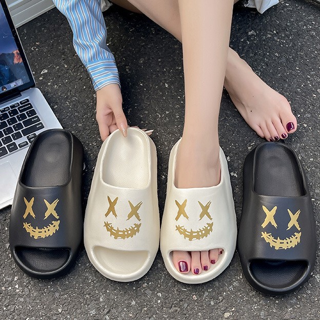 2025 New Cross-border Creative Smiley Sandals Summer Female Couple Home Thick Bottom Feeling Men's Foreign Trade Wholesale