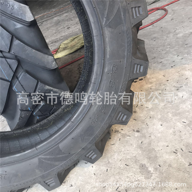 Suministro de tractor neumático 8.3-22 herramienta agrícola coche R1 flor neumático 8.3-24