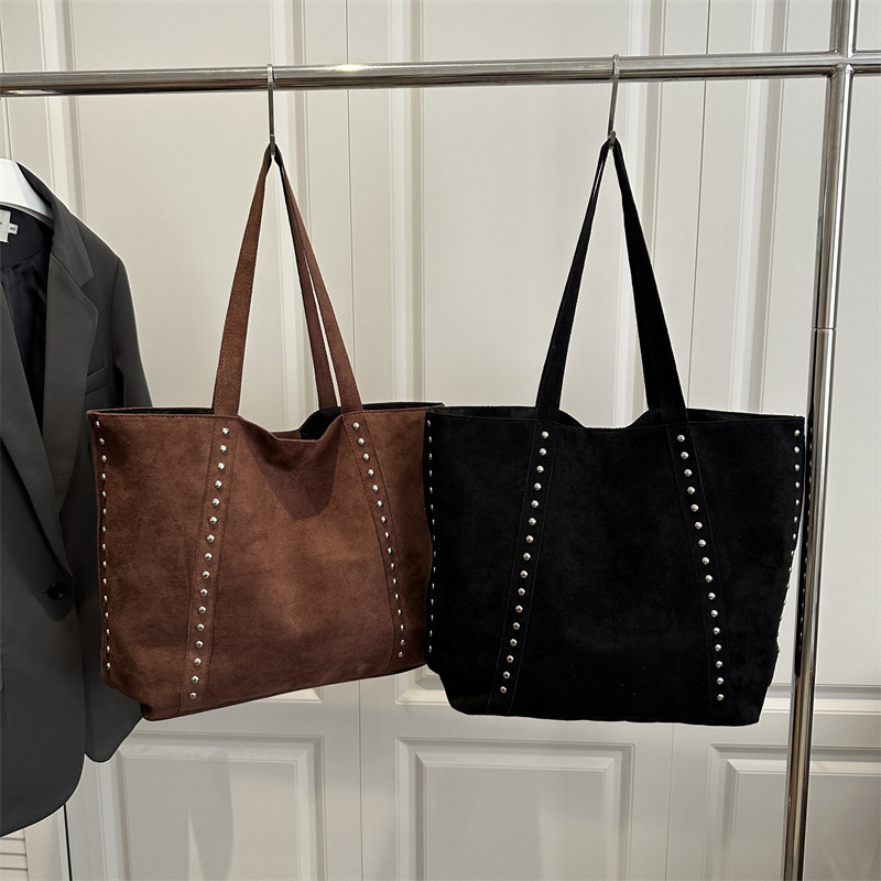 2026 Spring New Style Suede Shoulder Bag Underarm Bag Large Capacity Retro Niche Rivet Tote Bag for Women 2026 Spring New Style Suede Shoulder Bag Underarm Bag Large Capacity Retro Niche Rivet Tote Bag for Women